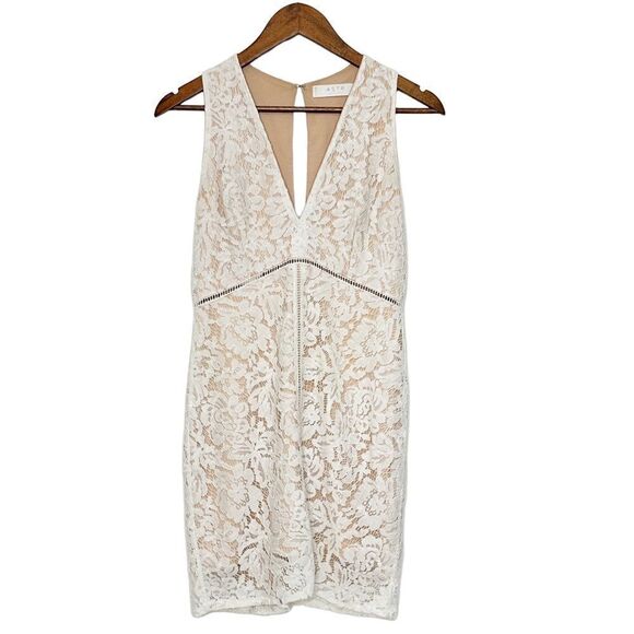 ASTR The Label Caroline Lace V-Neck Mini Dress Ivory  Size Medium - Picture 2 of 13